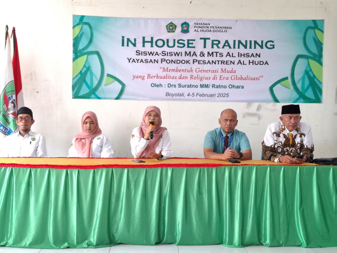 IN HOUSE TRAINING MA AL IHSAN: MEMPERSIAPKAN GENERASI DAN GURU BERKUALITAS DI ERA DIGITAL